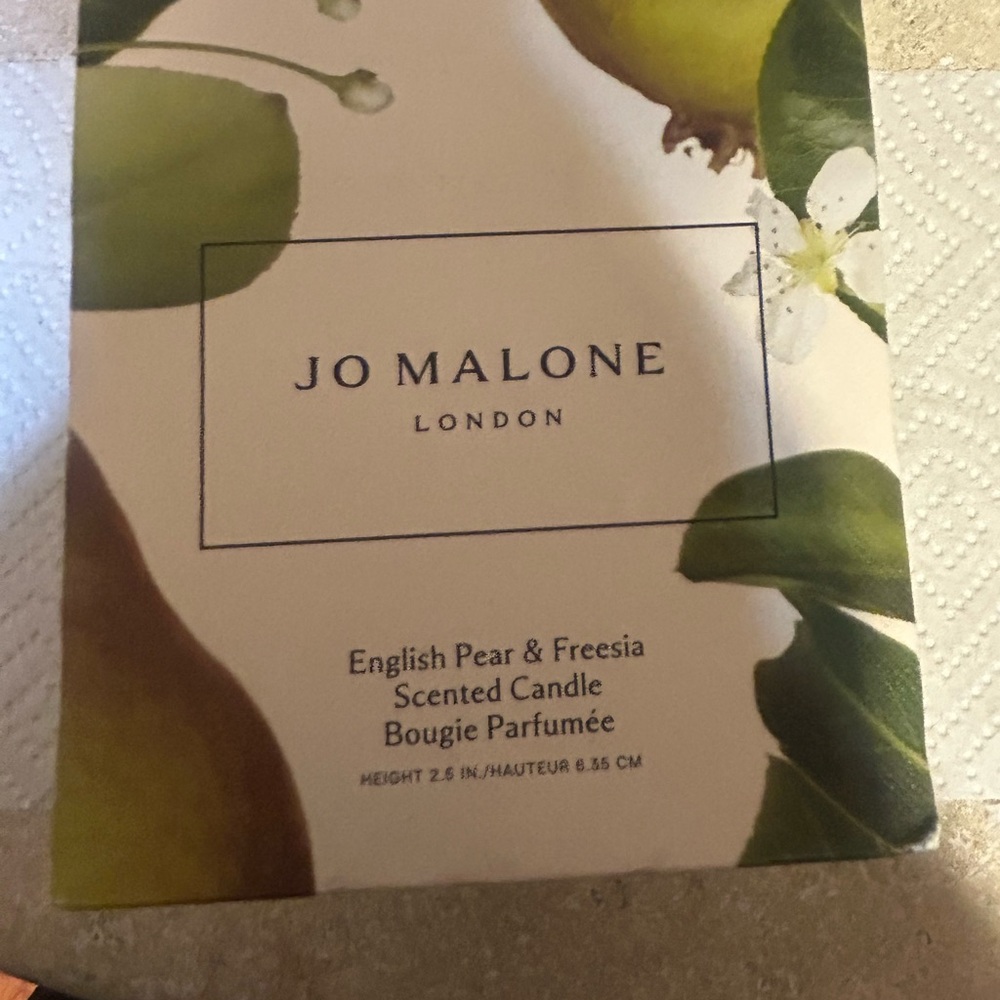 Jo Malone English Pear & Freesia Candle - Green and White